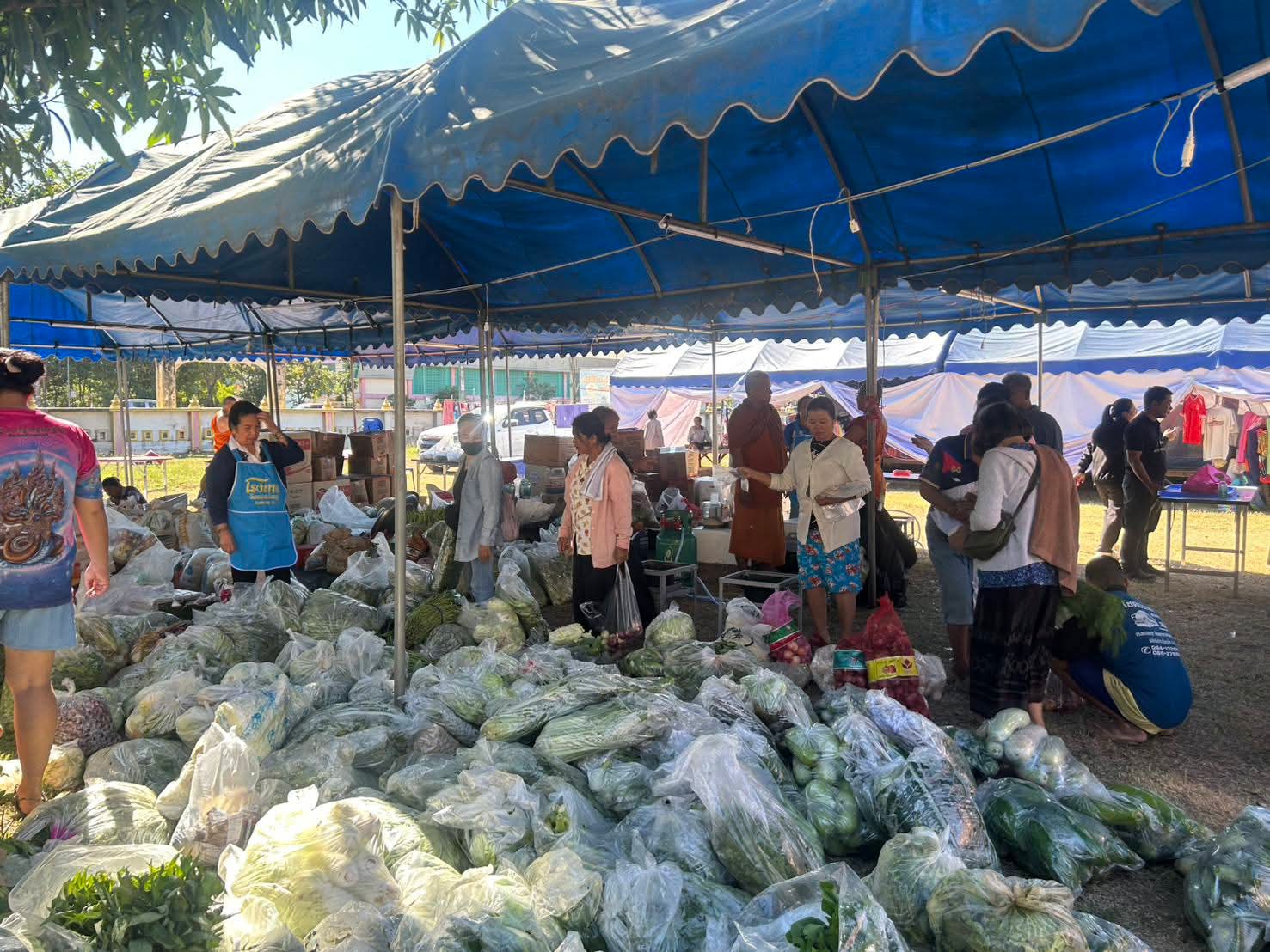 รูปย่อยที่ 5: ช่วยเหลือผู้ได้รับผลกระทบจากเหตุความไม่สงบตามแนวชายแดนไทยกัมพูชา