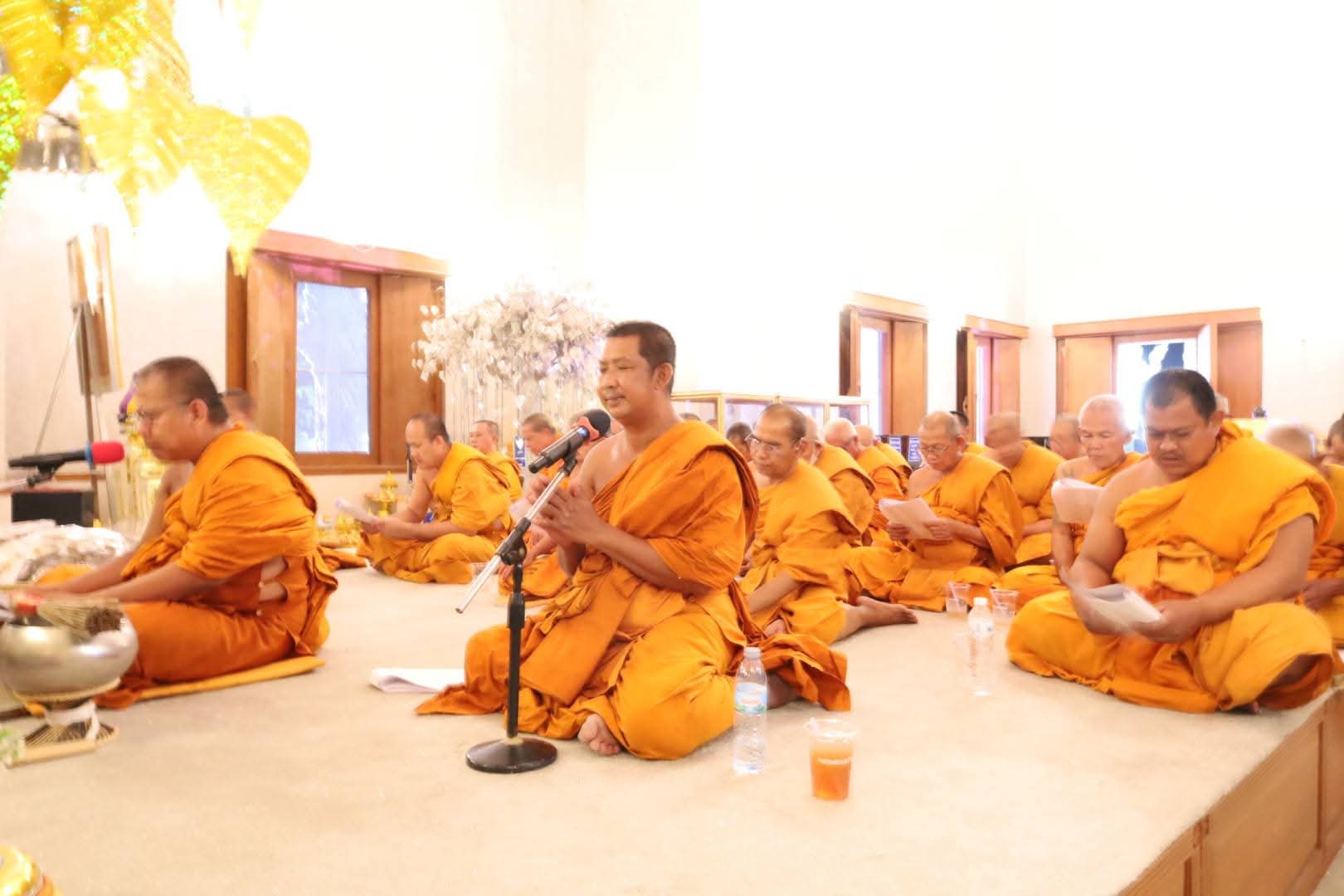 รูปย่อยที่ 3: บรรยากาศการสวดมนต์ข้ามปี