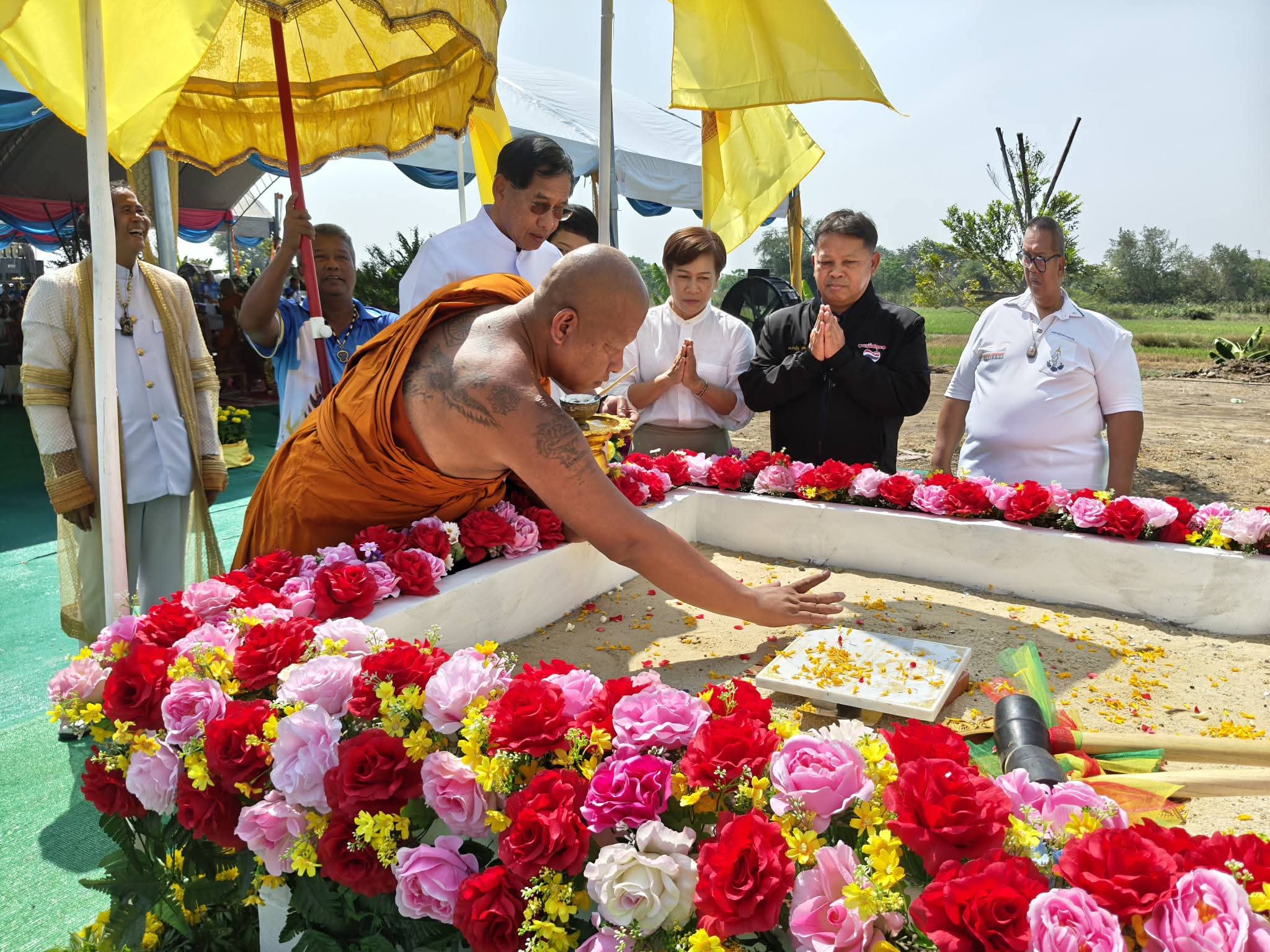 รูปย่อยที่ 2: พิธีวางศิลาฤกษ์ศูนย์ปฎิบัติธรรม