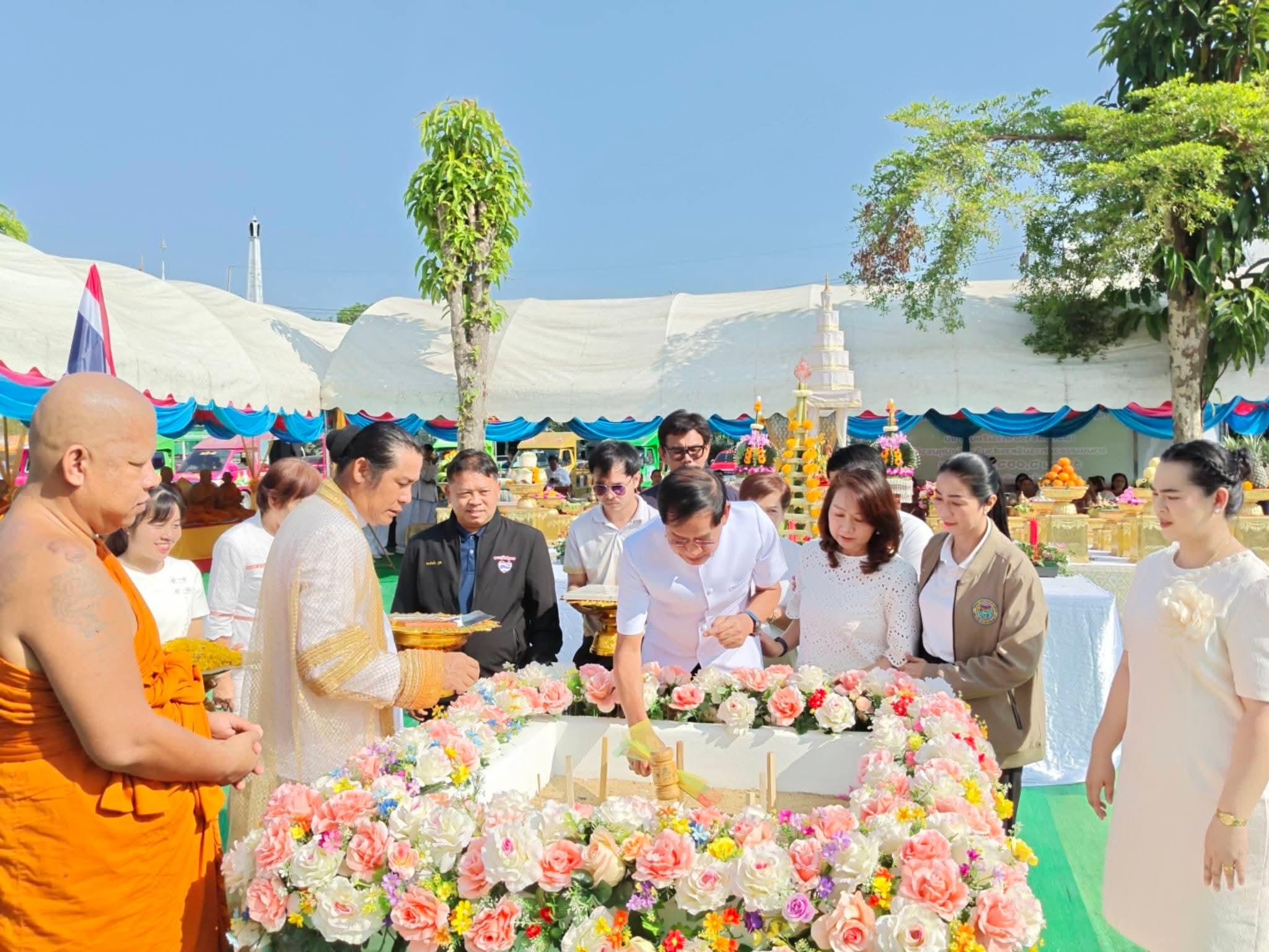 รูปย่อยที่ 4: พิธีวางศิลาฤกษ์ศูนย์ปฎิบัติธรรม