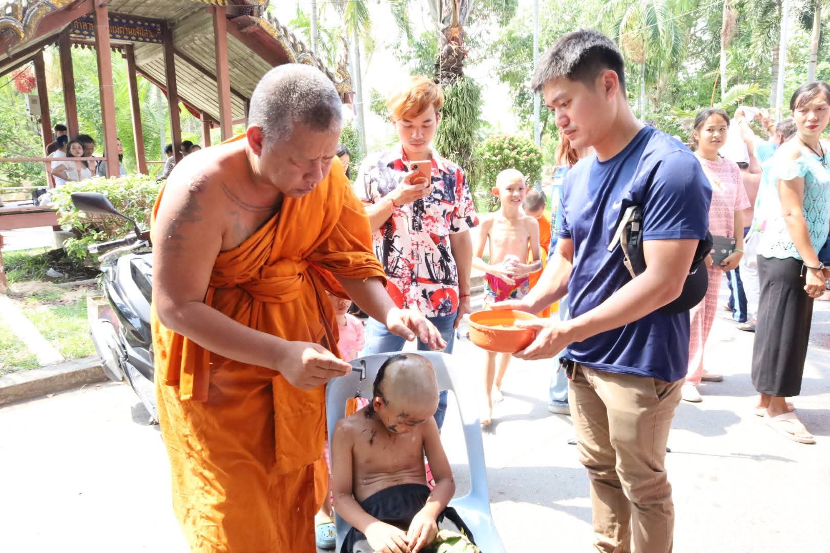 รูปย่อยที่ 4: พิธีบรรพชาสามเณรภาคฤดูร้อน