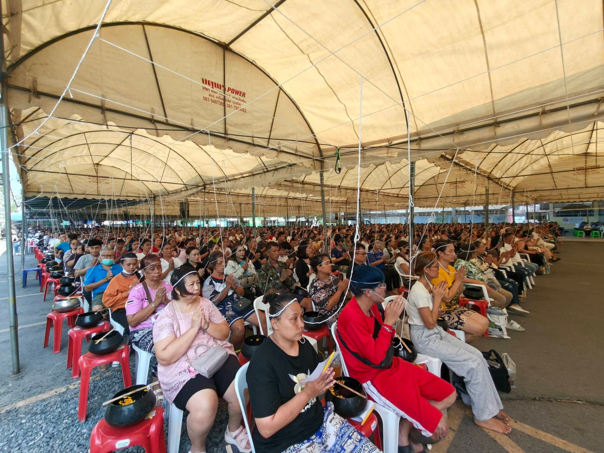 รูปย่อยที่ 3: บรรยากาศพิธีอาบน้ำมนต์มงคลจักรวาล