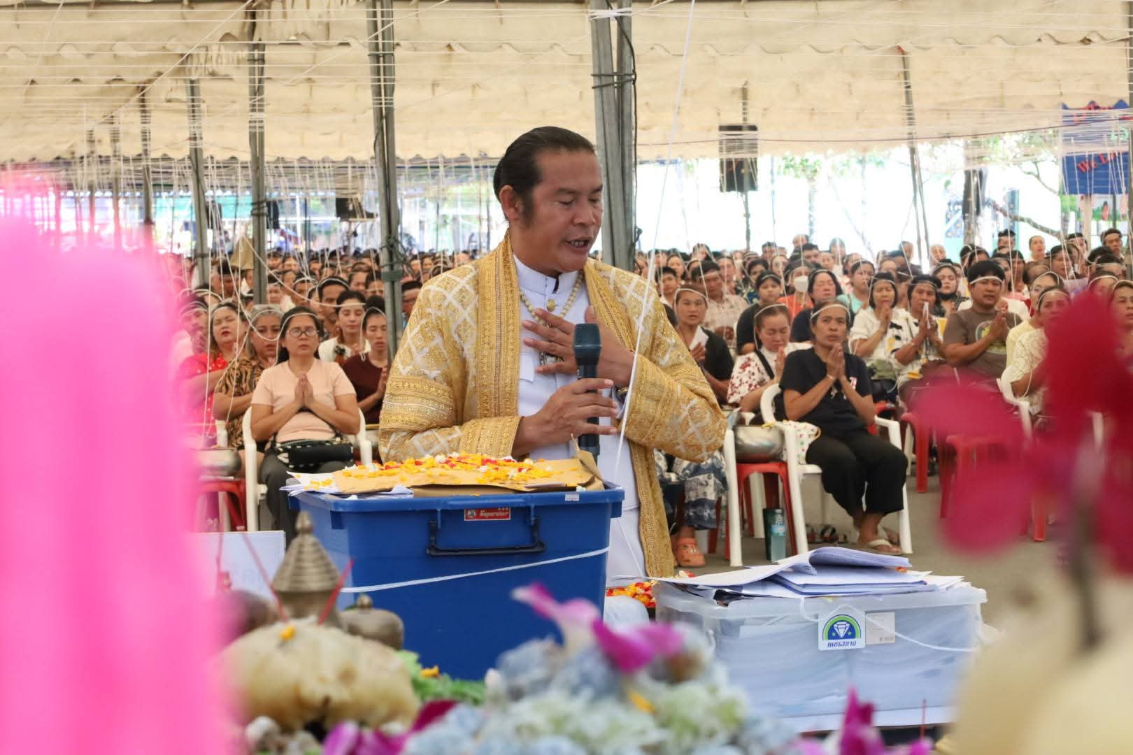 รูปย่อยที่ 4: บรรยากาศพิธีอาบน้ำมนต์มงคลจักรวาล