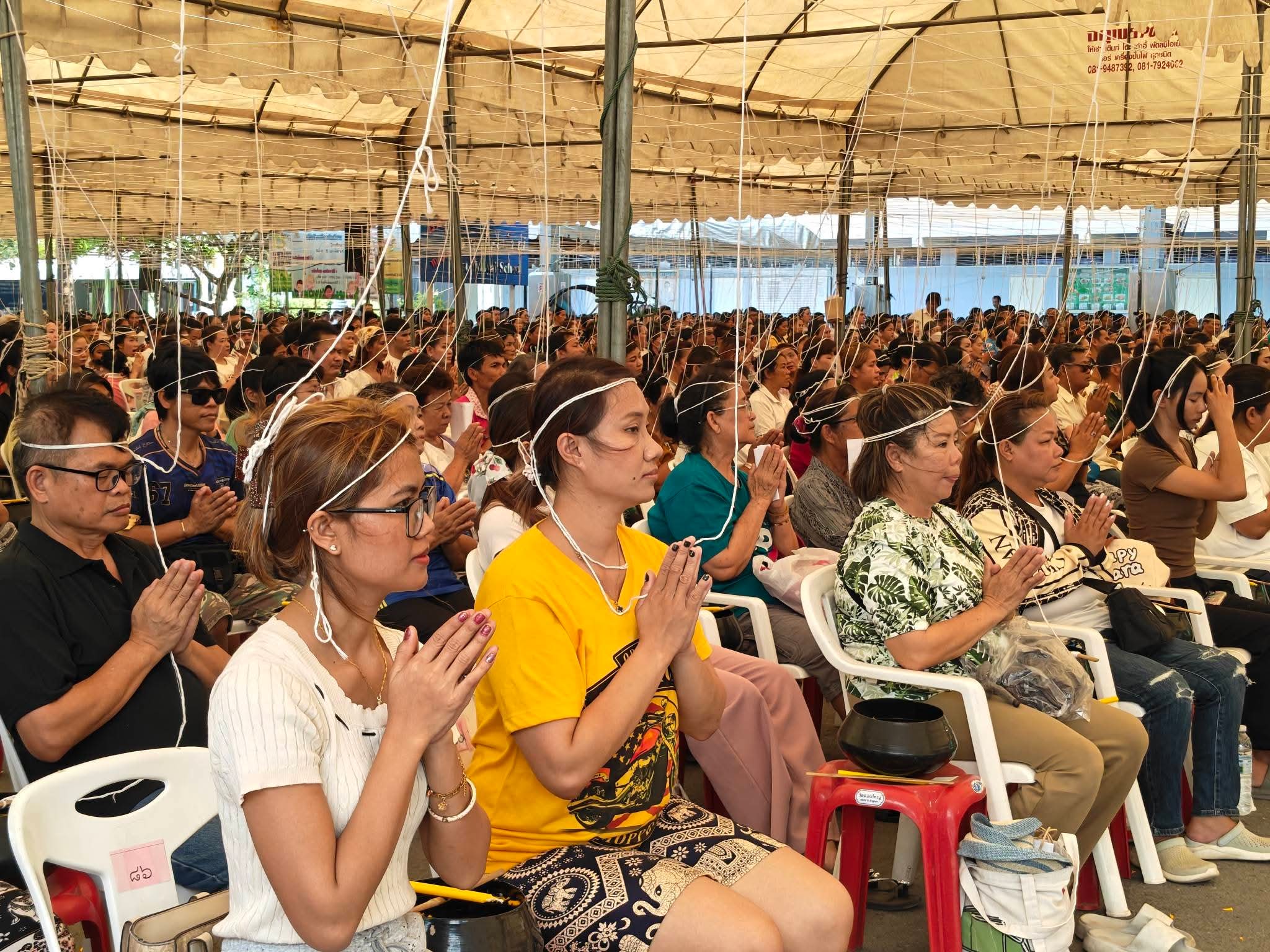 รูปย่อยที่ 5: บรรยากาศพิธีอาบน้ำมนต์มงคลจักรวาล