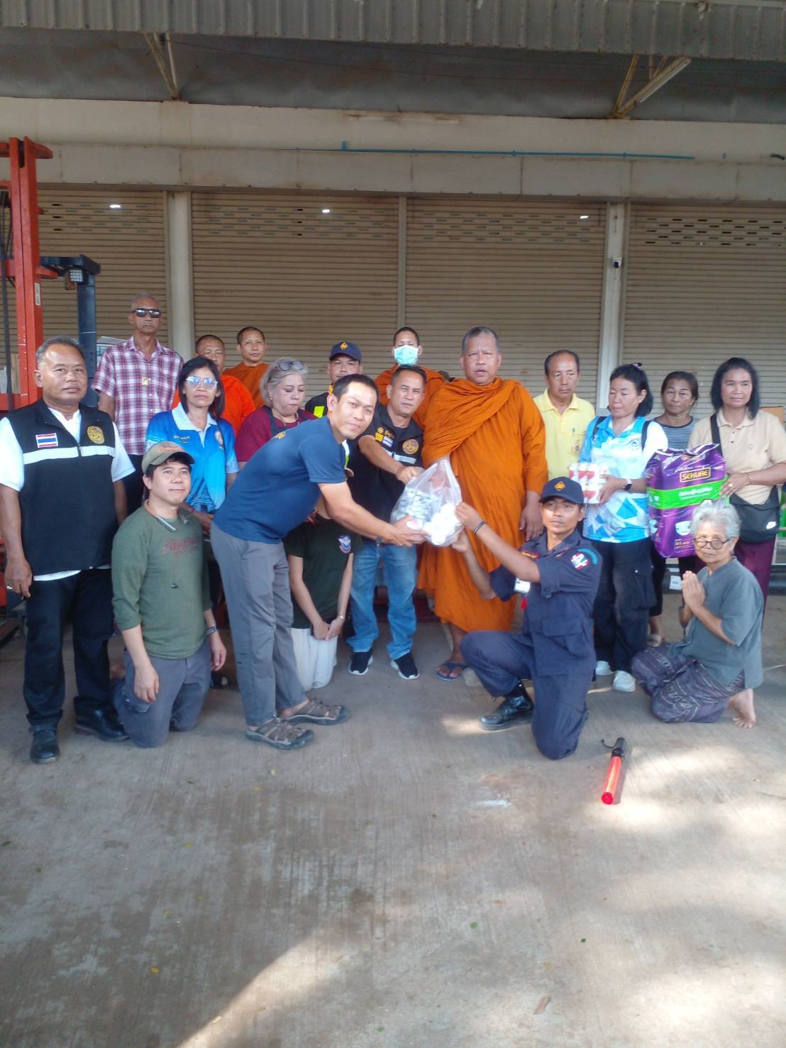 วัดดอนใหญ่ ขอเป็นสะพานบุญระหว่างน้ำใจ...สู่ผู้ประสบภัย - รูปที่ 2