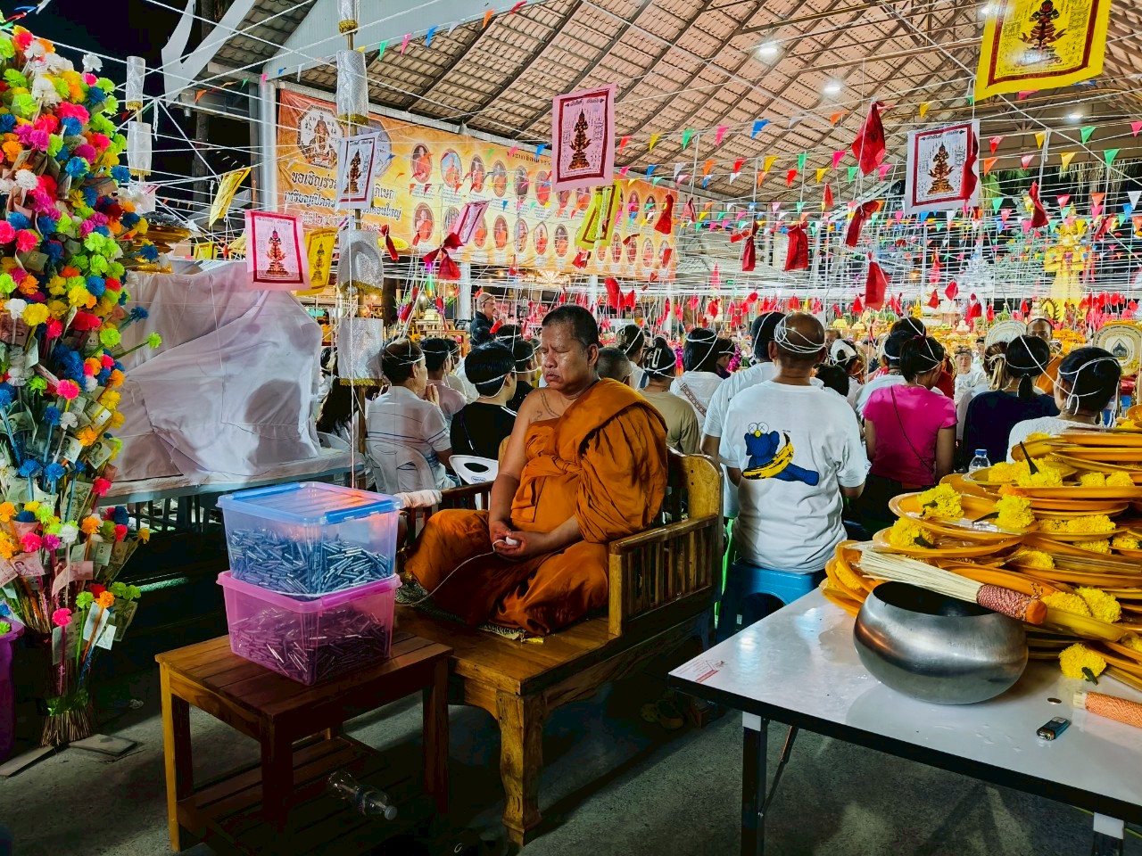 รูปย่อยที่ 2: ภาพบรรยากาศในพิธีสวดภาณยักษ์ใหญ่ต้อนรับปีใหม่ไทย เมื่อวันเสาร์ที่ 5 เดือน 5