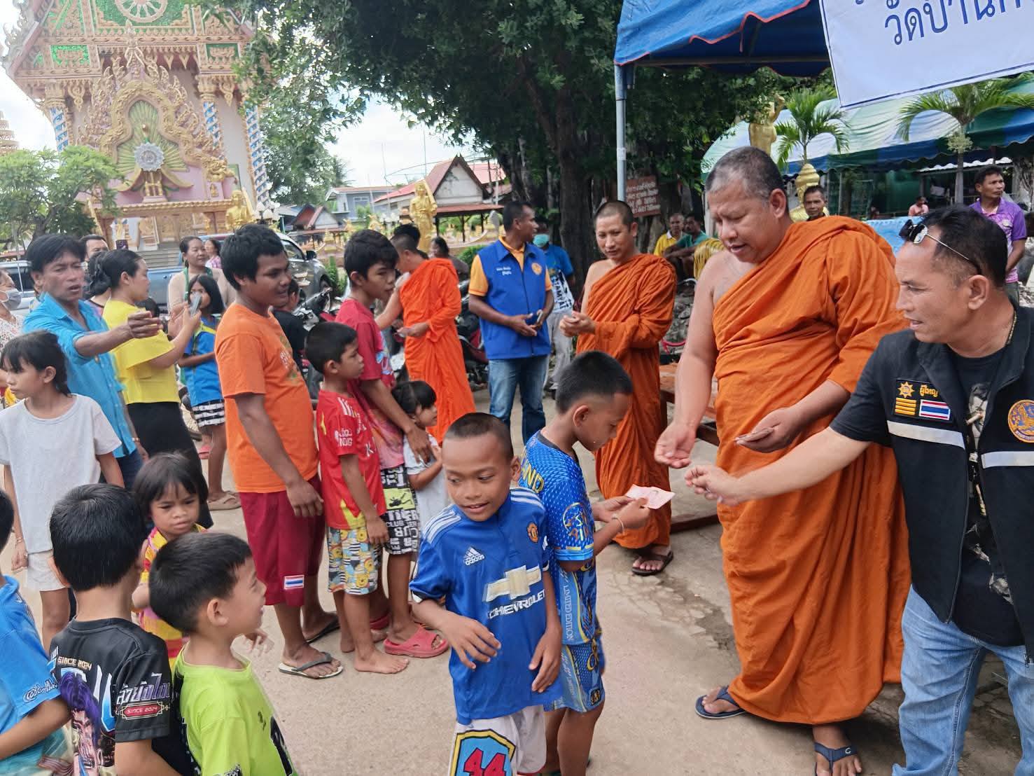 รูปย่อยที่ 2: 🤝สามวัดรวมพลังแห่งศรัทธา ส่งต่อกำลังใจสู่ชายแดนไทย–กัมพูชา
