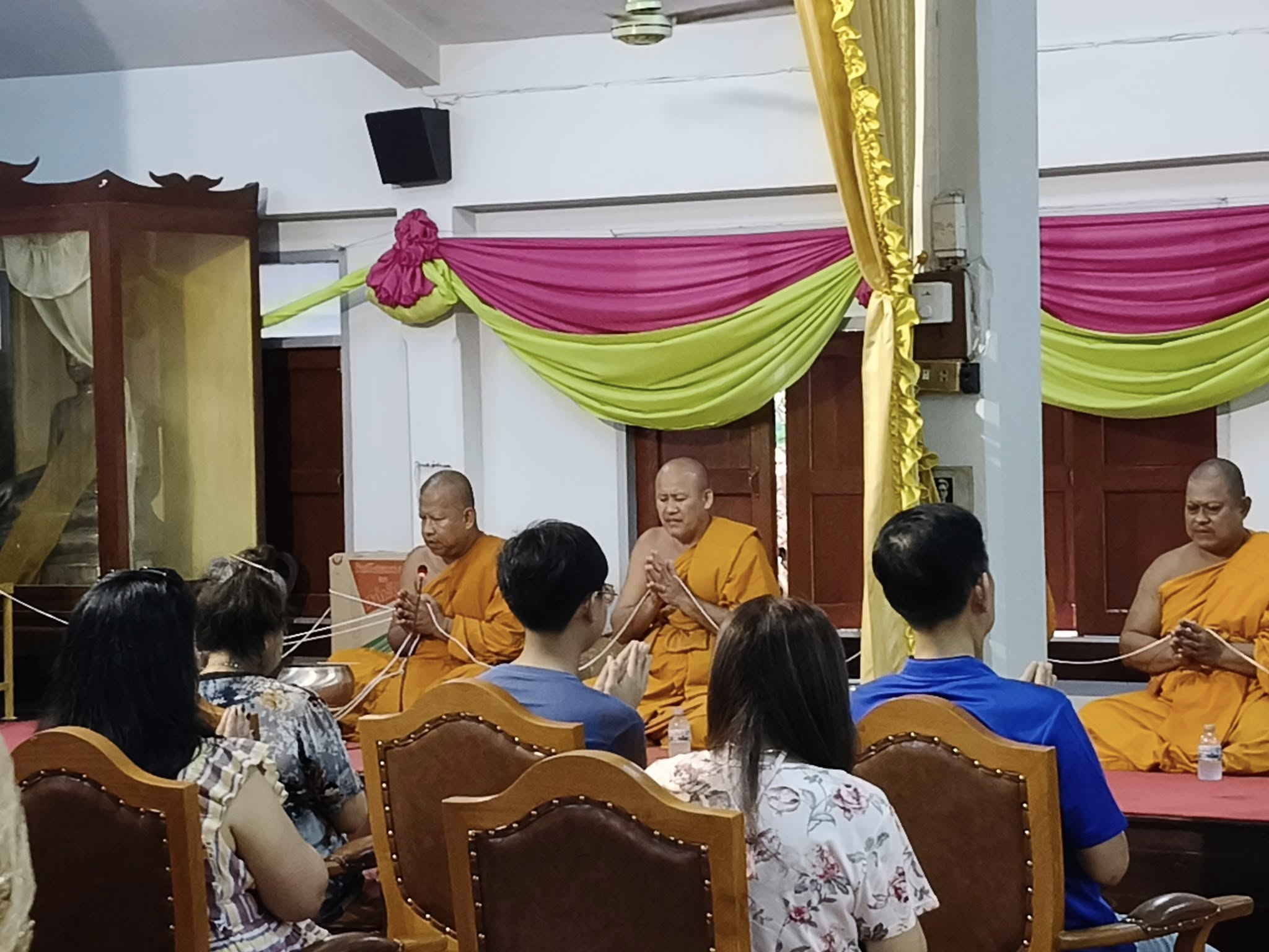 รูปย่อยที่ 2: พิธีเจริญพระพุทธมนต์ฉลองผ้าไตรกฐิน