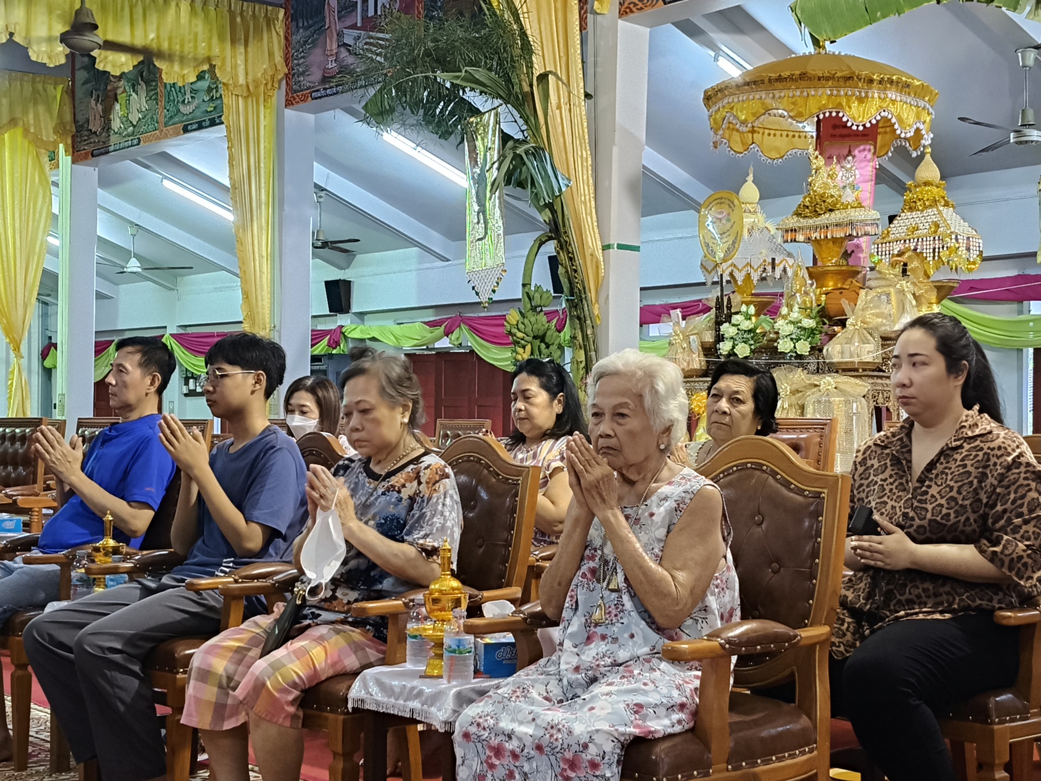 รูปย่อยที่ 4: พิธีเจริญพระพุทธมนต์ฉลองผ้าไตรกฐิน