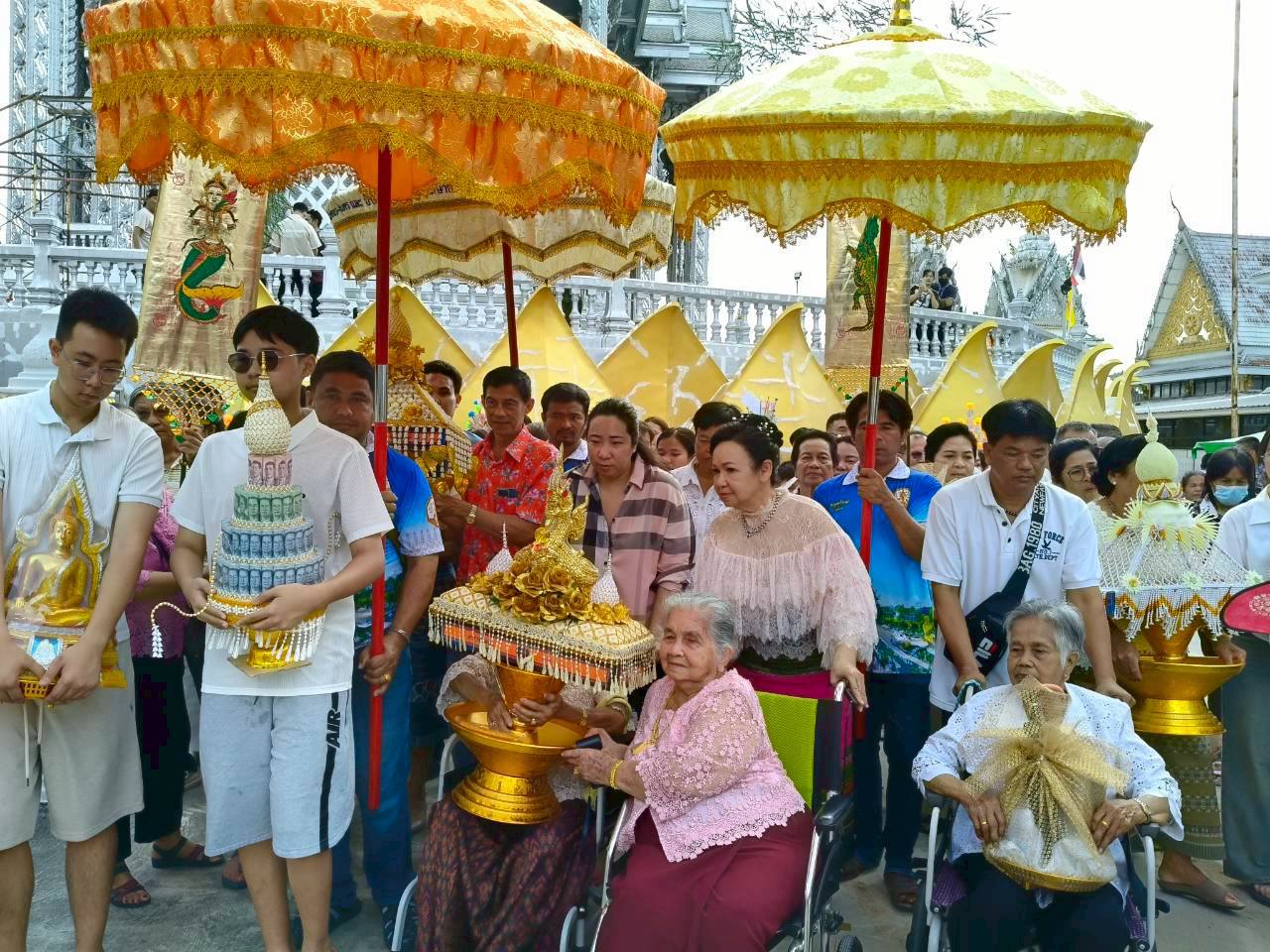 รูปย่อยที่ 2: ทอดกฐินสามัคคี หนึ่งกองหนึ่งหมื่นเจ้าภาพ