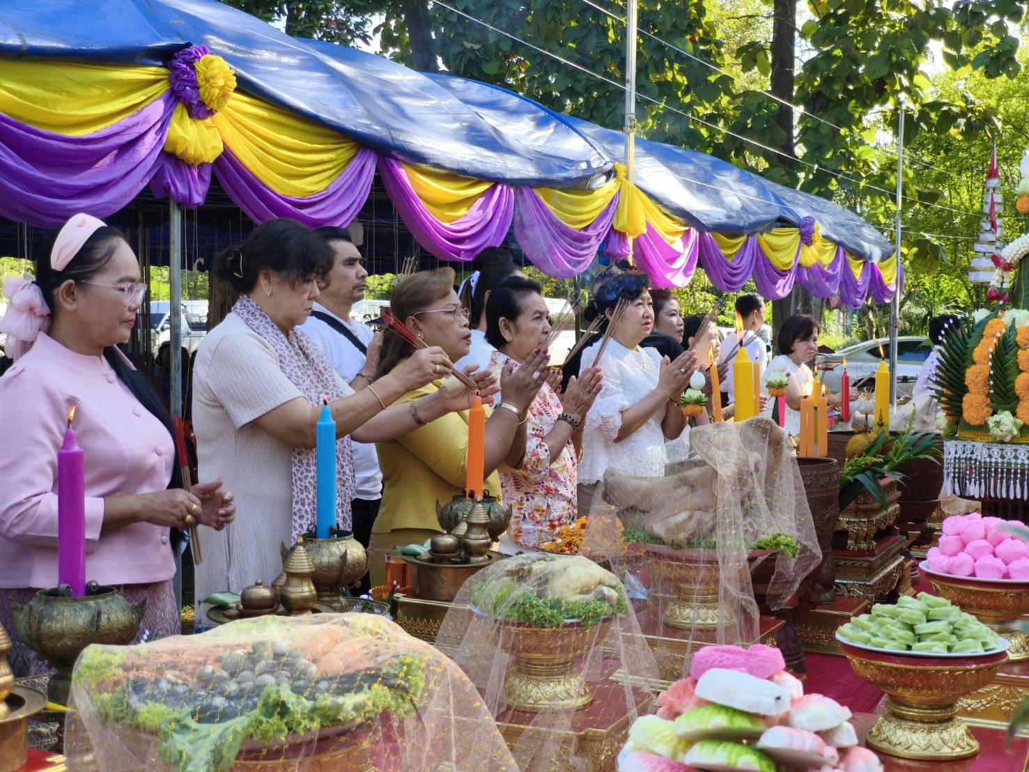 รูปย่อยที่ 2: ร่วมเททองหล่อ  พระมหาจักรพรรดิ พระประธานอุโบสถ  ณ วัดโพธิ์ชัยบ้านวังอาบช้าง