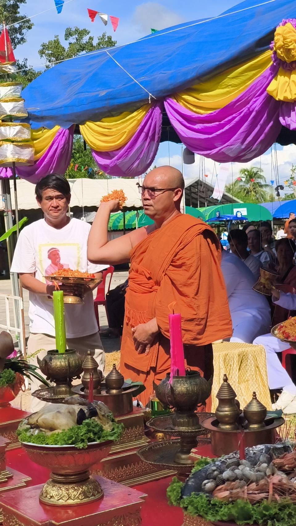 รูปย่อยที่ 5: ร่วมเททองหล่อ  พระมหาจักรพรรดิ พระประธานอุโบสถ  ณ วัดโพธิ์ชัยบ้านวังอาบช้าง