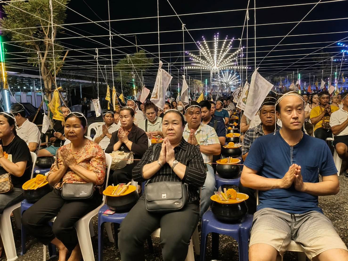 รูปย่อยที่ 2: บรรยากาศคืนวันลอยกระทง