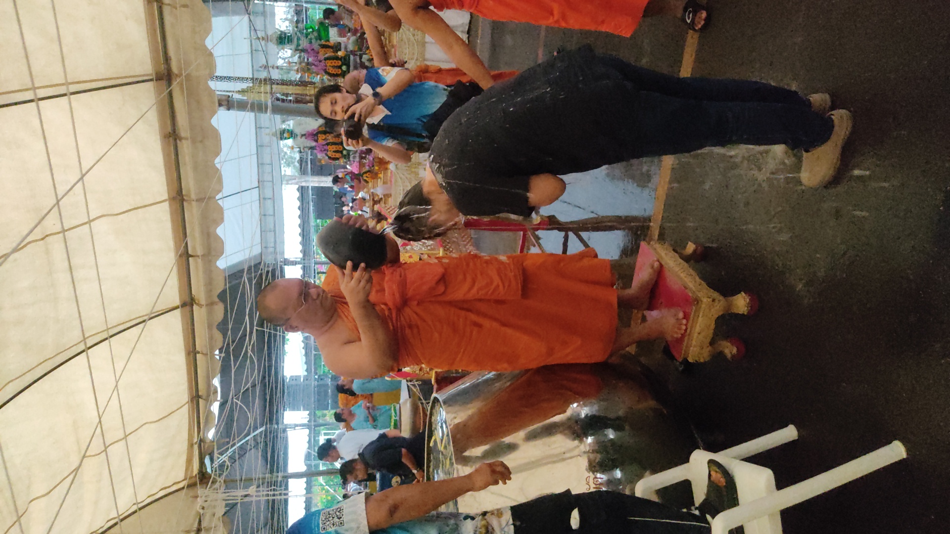 รูปย่อยที่ 3: ขอเชิญร่วมพิธีอาบน้ำมนต์ ประจำเดือนพฤศจิกายน