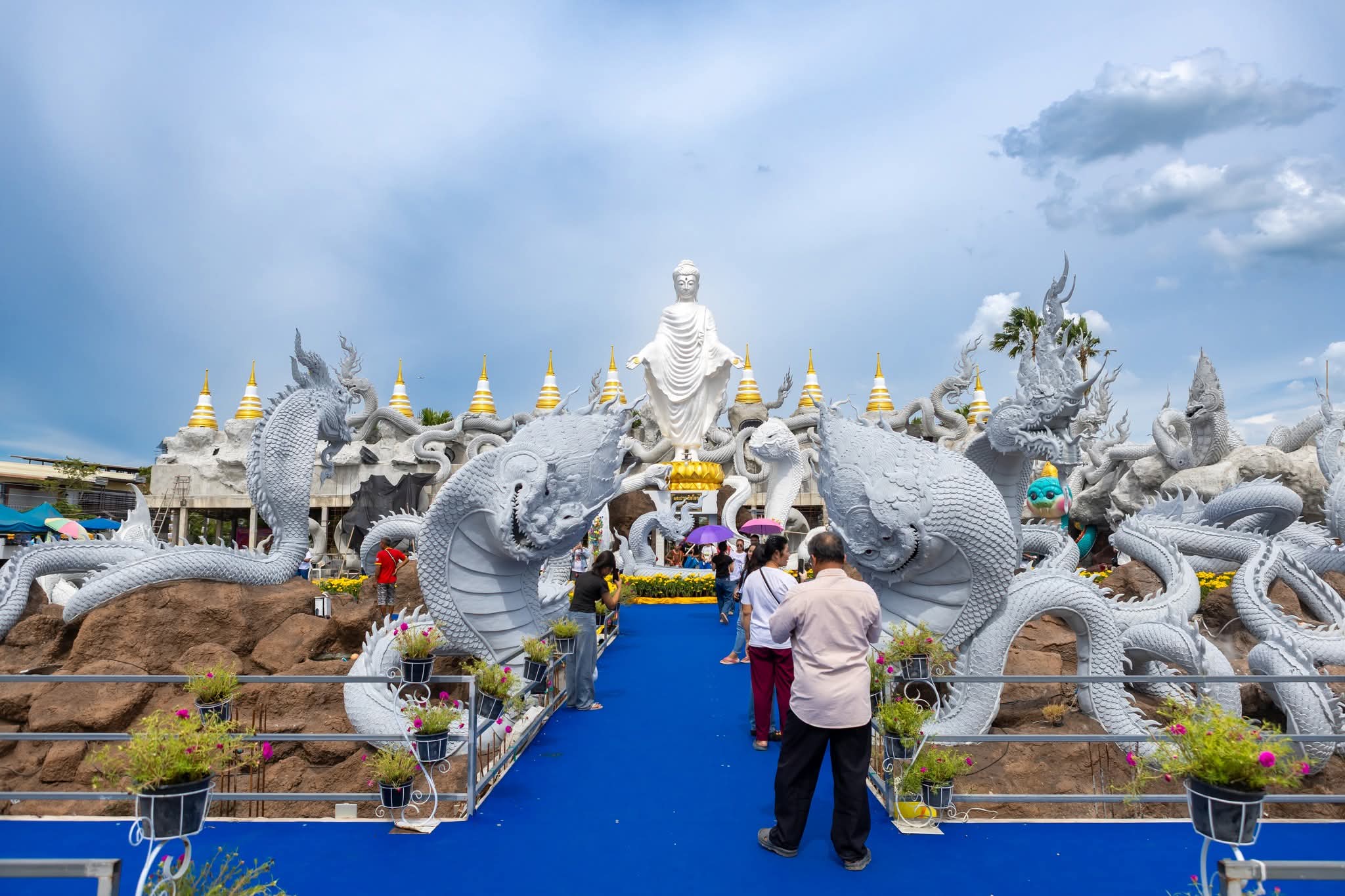 รูปย่อยที่ 2: แวะไหว้พระปางเปิดโลก