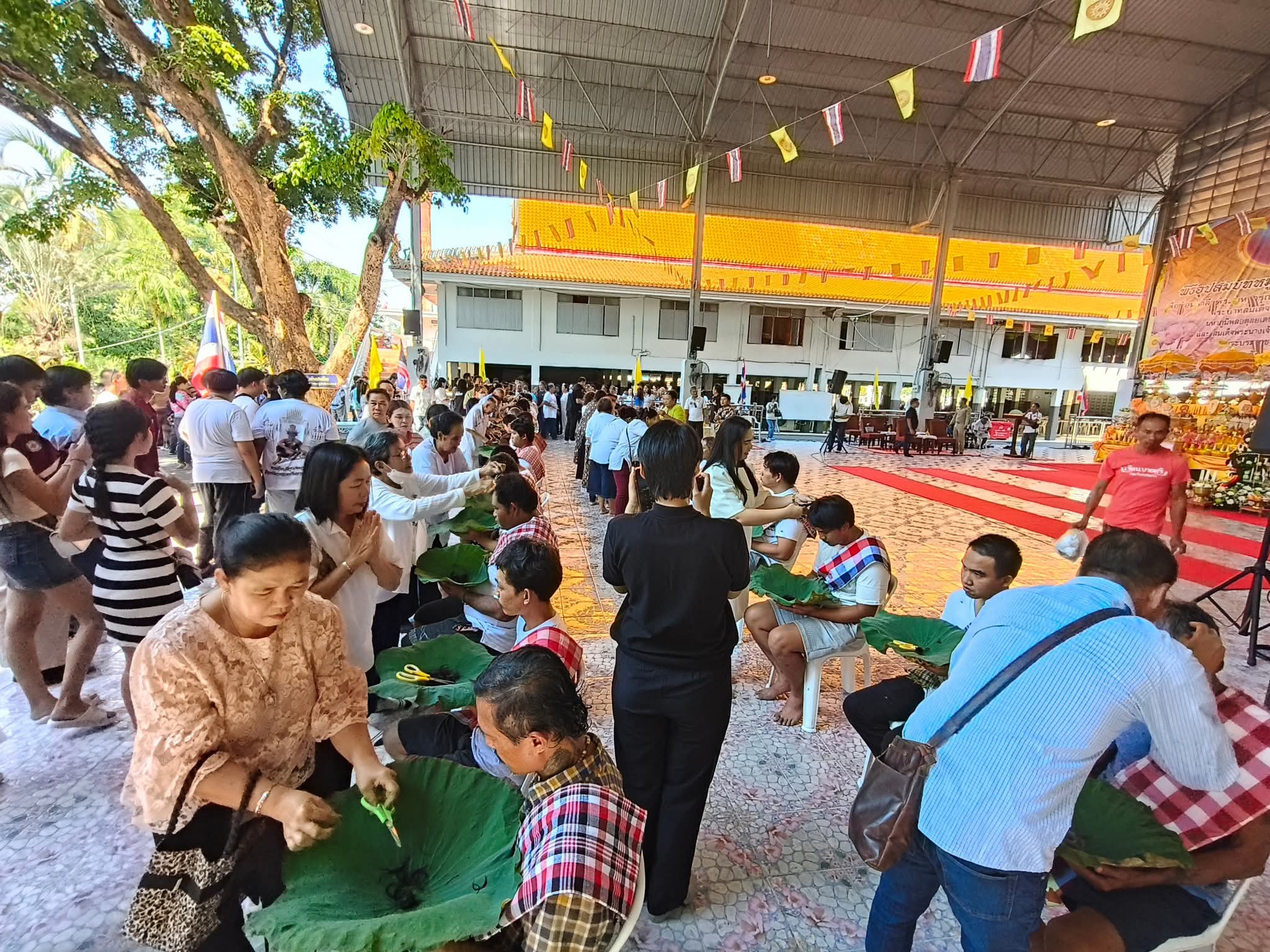 รูปย่อยที่ 3: ภาพบรรยากาศพิธีปลงผมนาค
