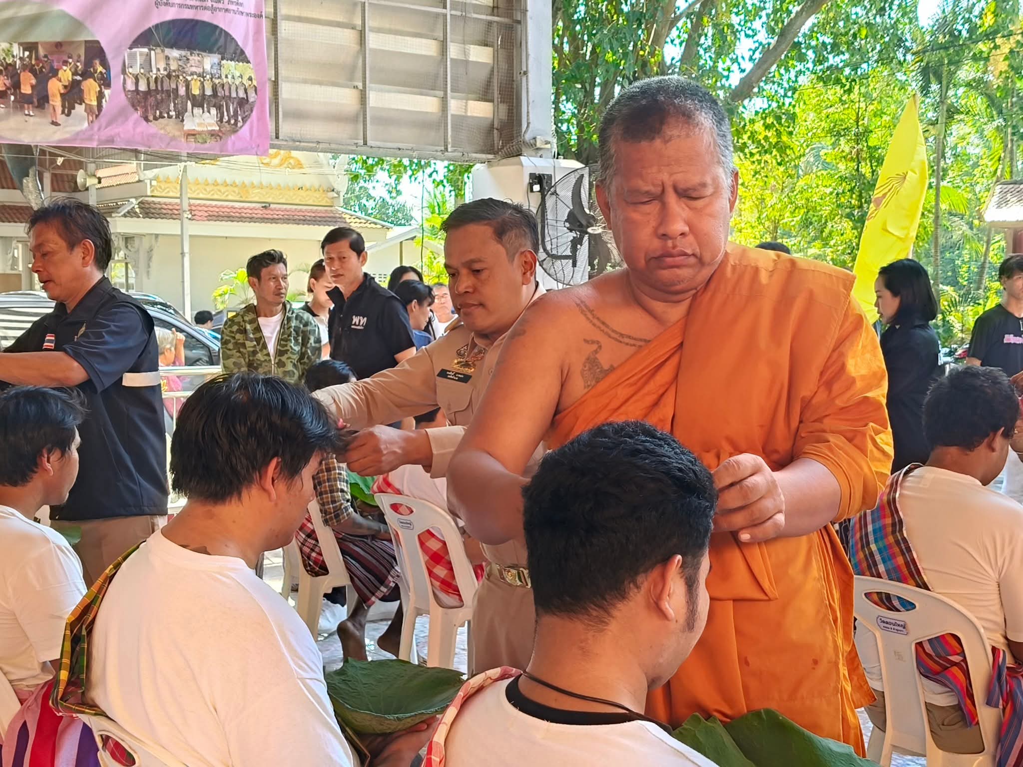 รูปย่อยที่ 4: ภาพบรรยากาศพิธีปลงผมนาค