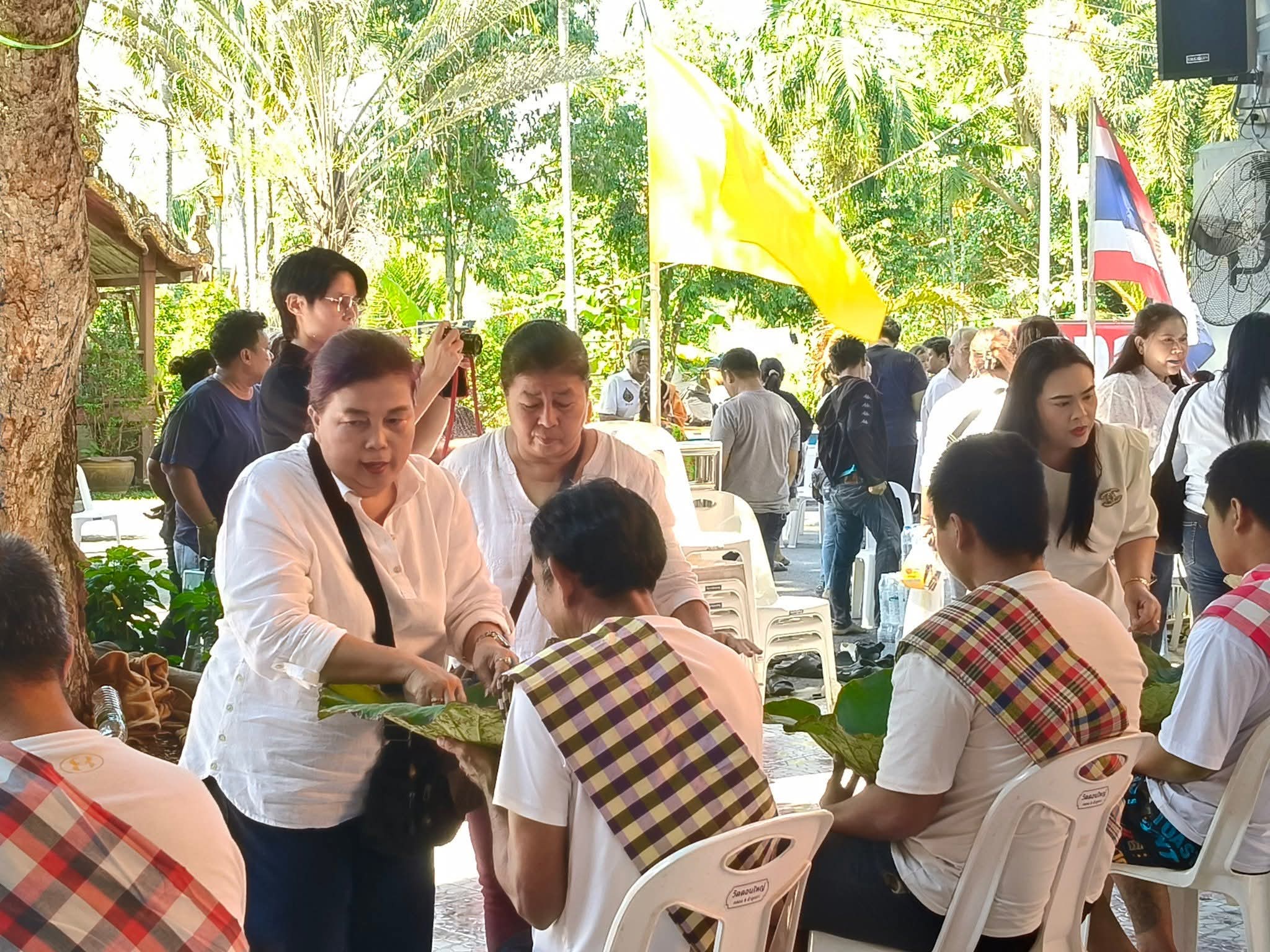 รูปย่อยที่ 5: ภาพบรรยากาศพิธีปลงผมนาค