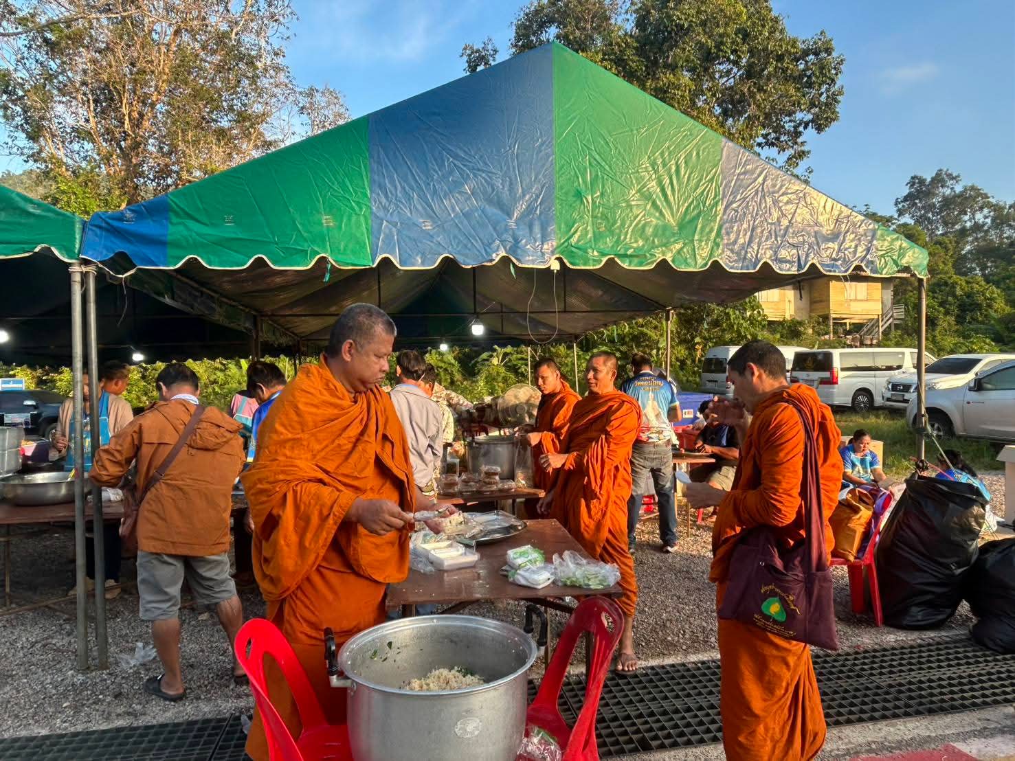 ช่วยเหลือผู้ประสบภัยน้ำท่วมจังหวัดสงขลา